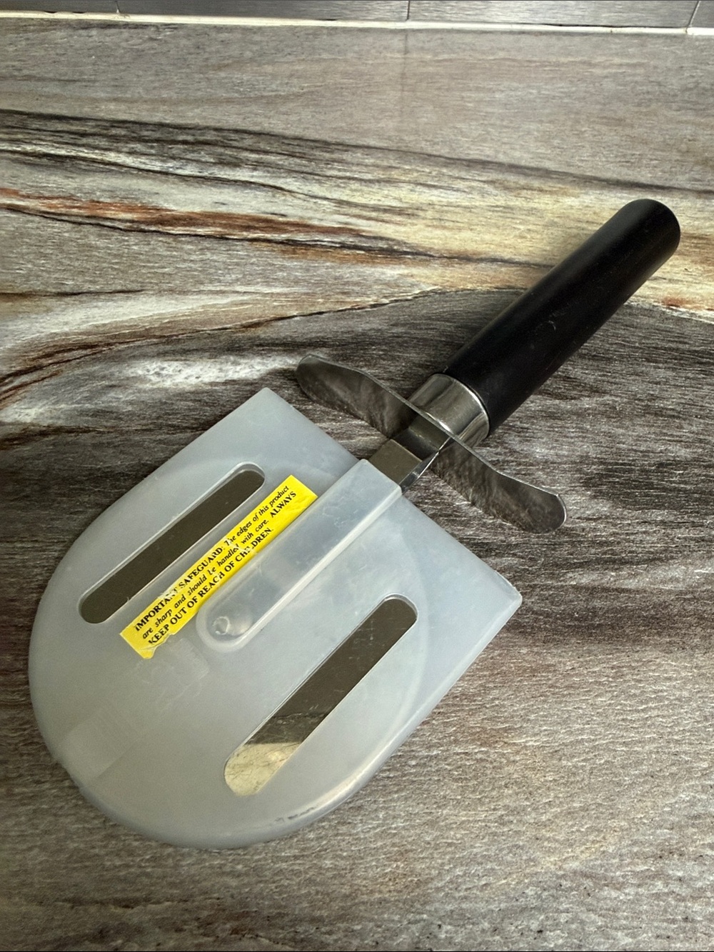 Pampered Chef Pizza Cutter